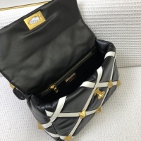$112.00 USD Valentino AAA Quality Messenger Bags For Women #887875
