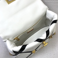 $118.00 USD Valentino AAA Quality Messenger Bags For Women #887882