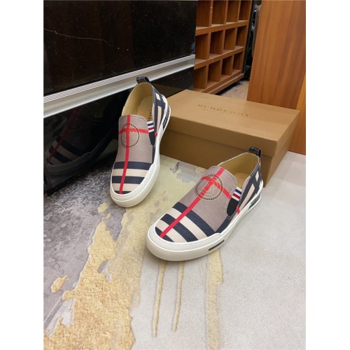 Burberry Casual Shoes For Men #894687