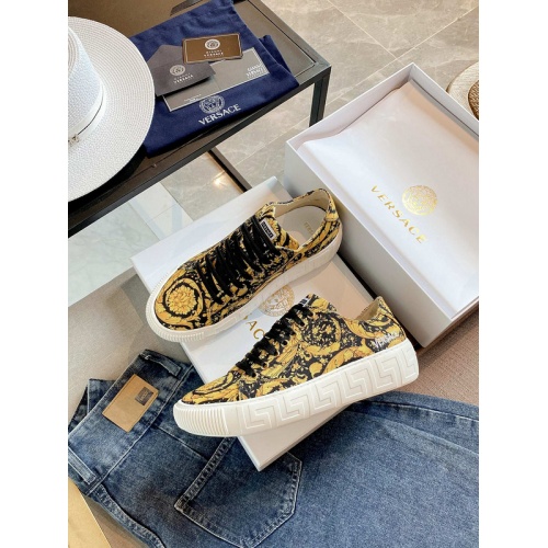Versace Casual Shoes For Men #894942