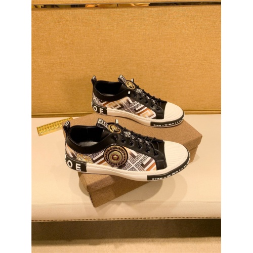 Versace Casual Shoes For Men #895441