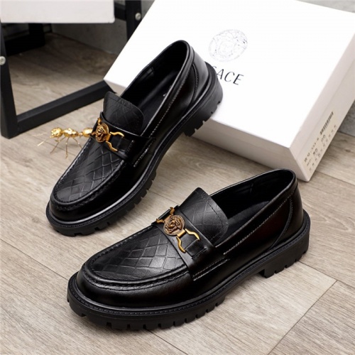 Versace Casual Shoes For Men #897448