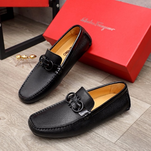 Salvatore Ferragamo Leather Shoes For Men #900098