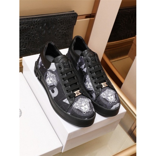 Versace Casual Shoes For Men #901907