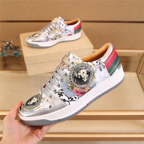 Versace Casual Shoes For Men 902457 76.00 USD, Wholesale Replica