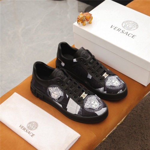 Versace Casual Shoes For Men #905258