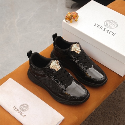 Versace Casual Shoes For Men #905259