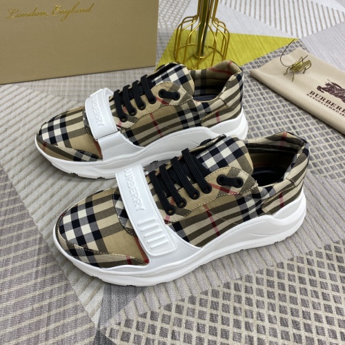 Burberry Casual Shoes For Men #906271