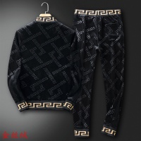 $98.00 USD Versace Tracksuits Long Sleeved For Men #906306