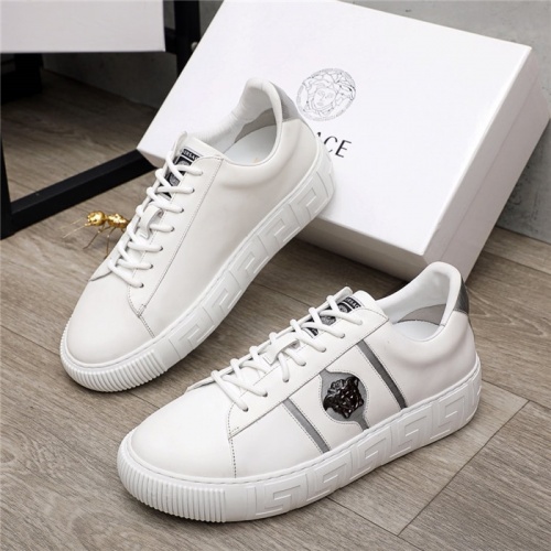 Versace Casual Shoes For Men #907669