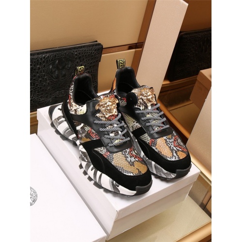 Versace Casual Shoes For Men #908654