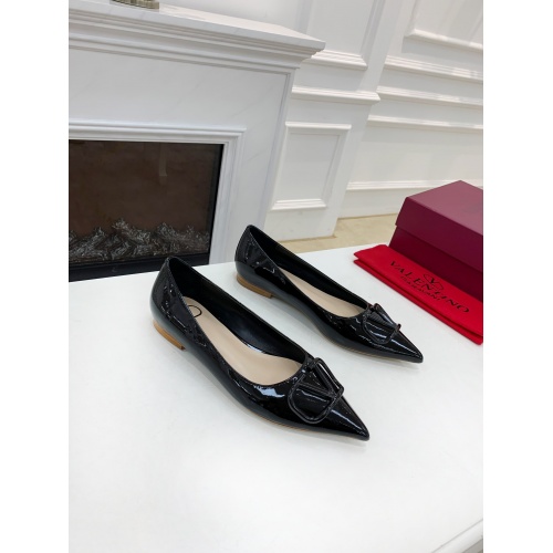Valentino Flat Shoes For Women #909038