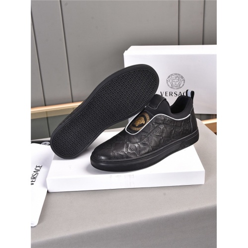 Replica Versace Casual Shoes For Men #909723 $76.00 USD for Wholesale