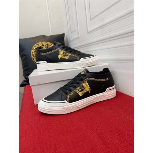Versace Casual Shoes For Men #910124