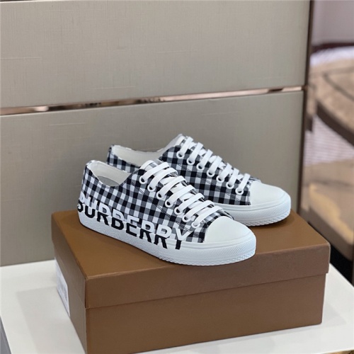 Burberry Casual Shoes For Men #910870