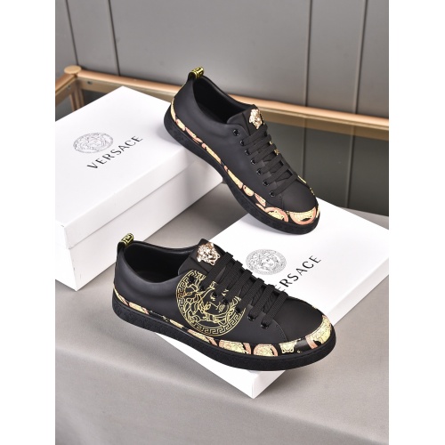 Versace Casual Shoes For Men #911270