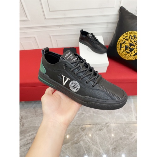 Replica Versace Casual Shoes For Men #911689 $72.00 USD for Wholesale