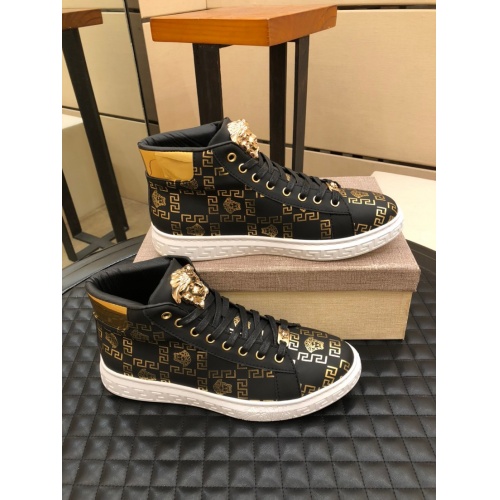Versace High Tops Shoes For Men #911763