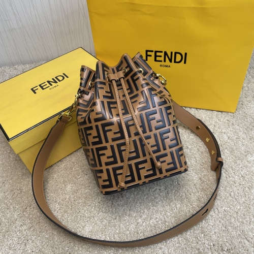 Fendi AAA Messenger Bags For Women #912818 $140.00 USD, Wholesale Replica Fendi AAA Messenger Bags