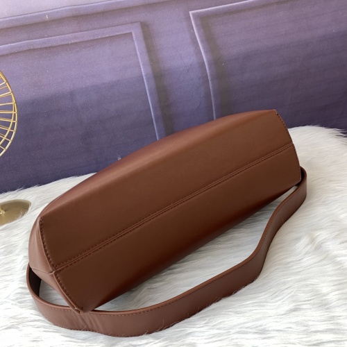 Replica Fendi AAA Messenger Bags For Women #912822 $140.00 USD for Wholesale