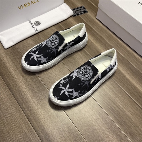 Versace Casual Shoes For Men #913791