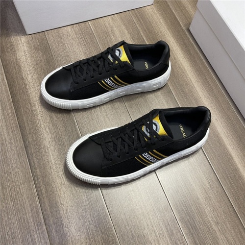 Versace Casual Shoes For Men #913795
