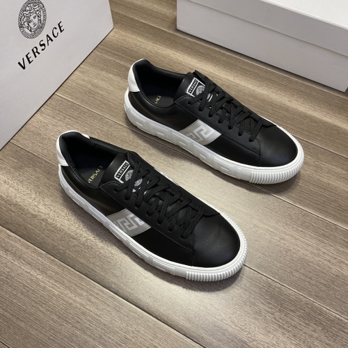 Versace Casual Shoes For Men #914245