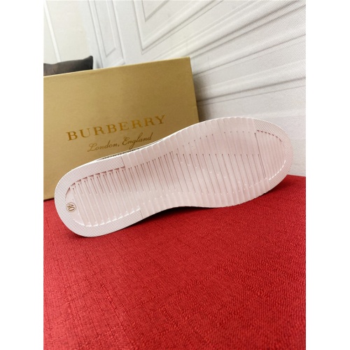Replica Burberry Casual Shoes For Men #915477 $72.00 USD for Wholesale