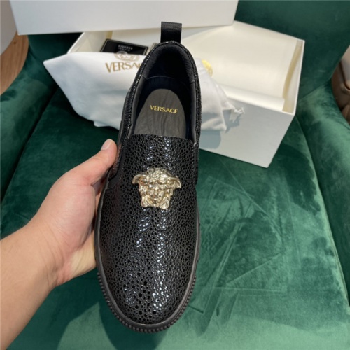 Replica Versace Casual Shoes For Men #915479 $88.00 USD for Wholesale