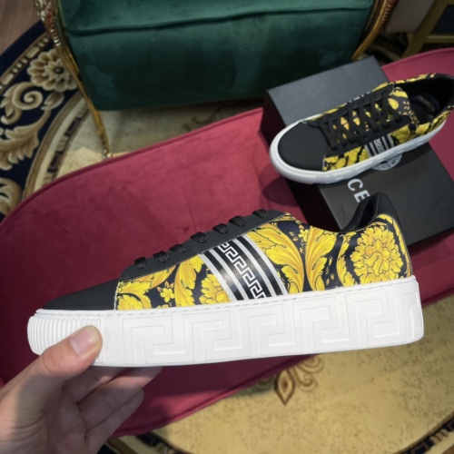 Replica Versace Casual Shoes For Men #916294 $76.00 USD for Wholesale
