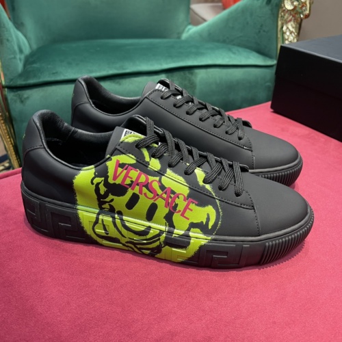 Versace Casual Shoes For Men #916305