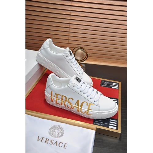 Versace Casual Shoes For Men #917999