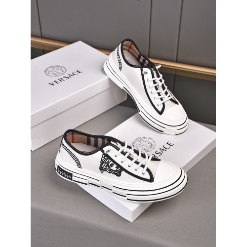 Versace Casual Shoes For Men #918318