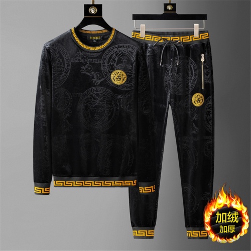 Versace Tracksuits Long Sleeved For Men #919213