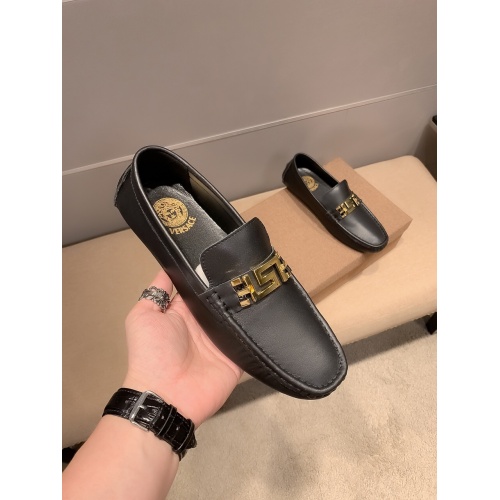 Versace Leather Shoes For Men #919261