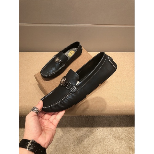 Versace Leather Shoes For Men #920627