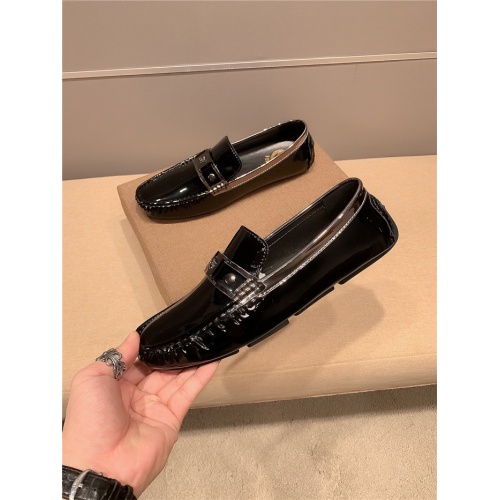Versace Leather Shoes For Men #920632