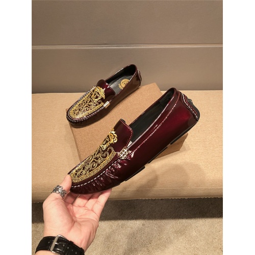 Versace Leather Shoes For Men #920650