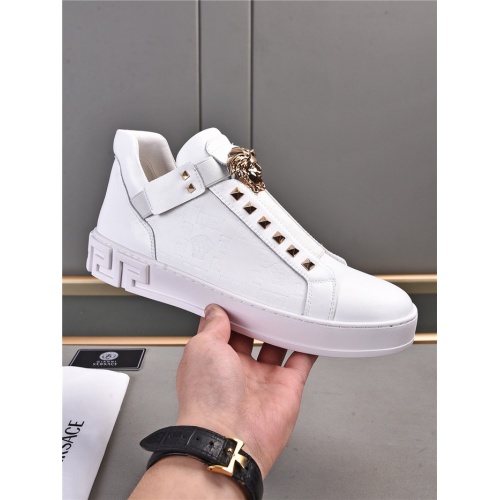 Replica Versace Casual Shoes For Men #922201 $80.00 USD for Wholesale