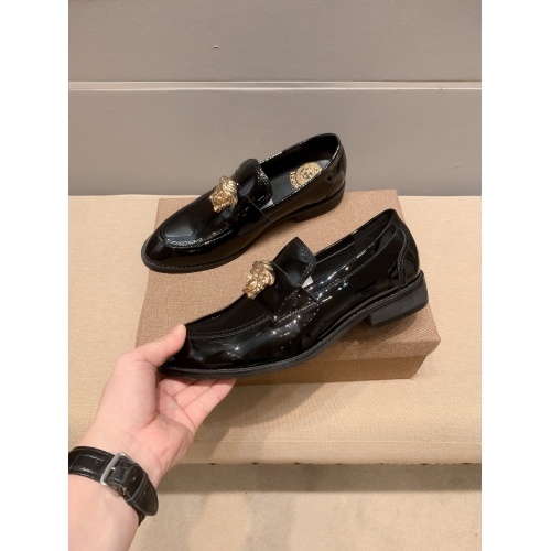 Versace Leather Shoes For Men #922567
