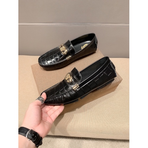 Versace Leather Shoes For Men #922893