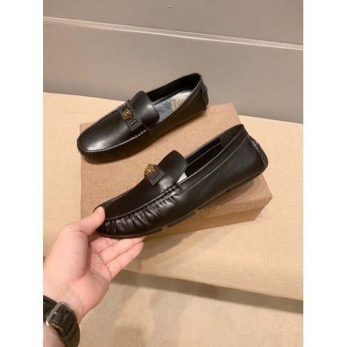Versace Leather Shoes For Men #922918