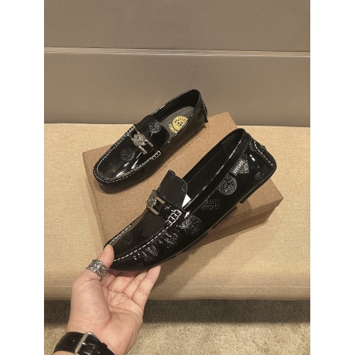 Versace Leather Shoes For Men #922919