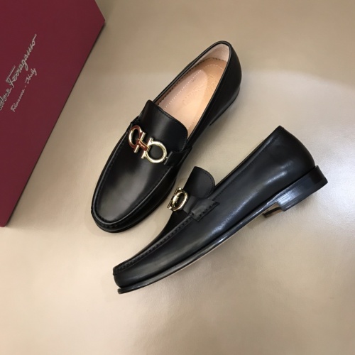 Salvatore Ferragamo Leather Shoes For Men #922964