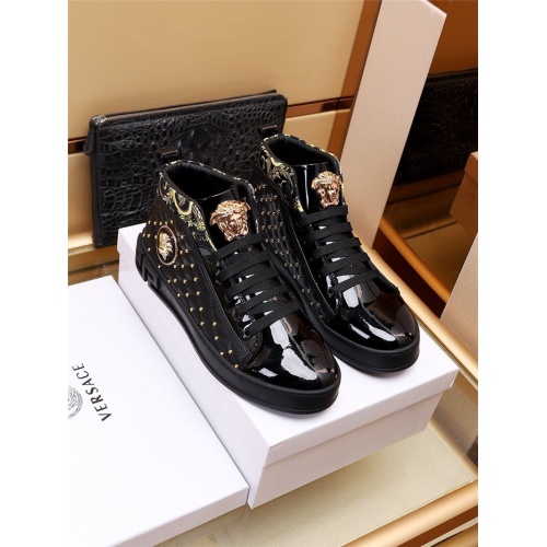 Versace High Tops Shoes For Men #923545