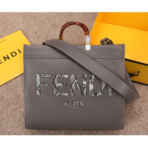 Fendi AAA Quality Tote-Handbags For Women #924291
