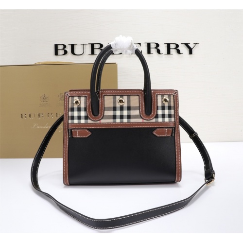 Burberry AAA Messenger Bags For Women #925392
