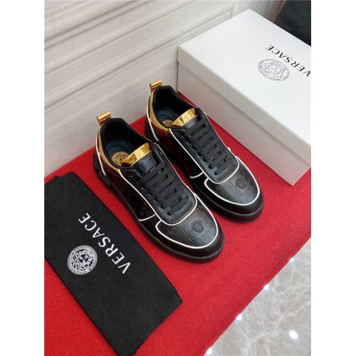 Versace Casual Shoes For Men #925420