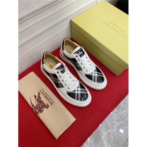 Burberry Casual Shoes For Men #925421