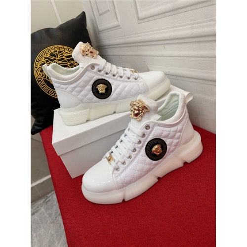 Versace Casual Shoes For Men #925458
